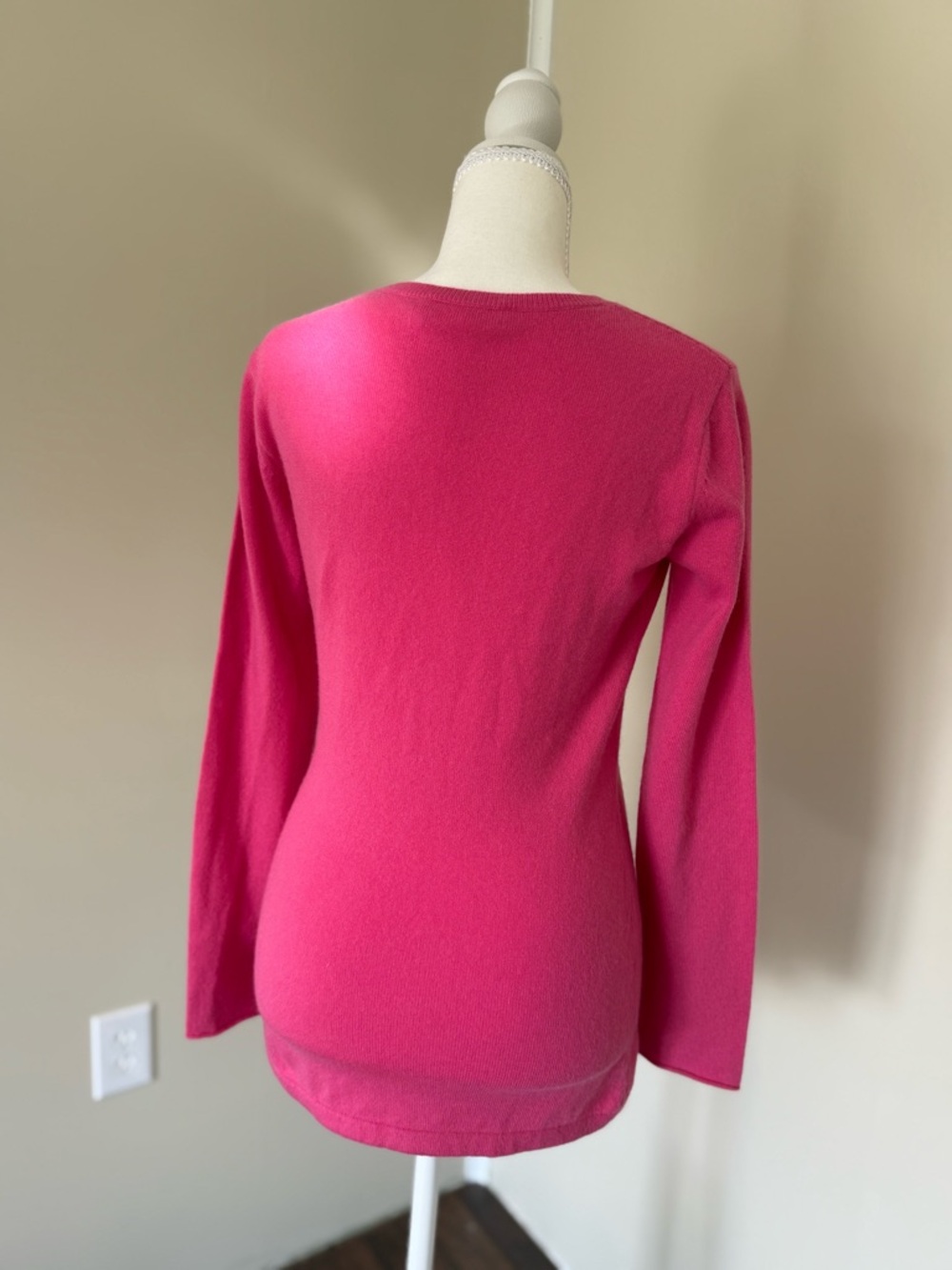 Dooney & Bourke Pink Long Sleeve Knit Sweater Top 100% Cashmere DB Embroidered - Picture 4 of 13